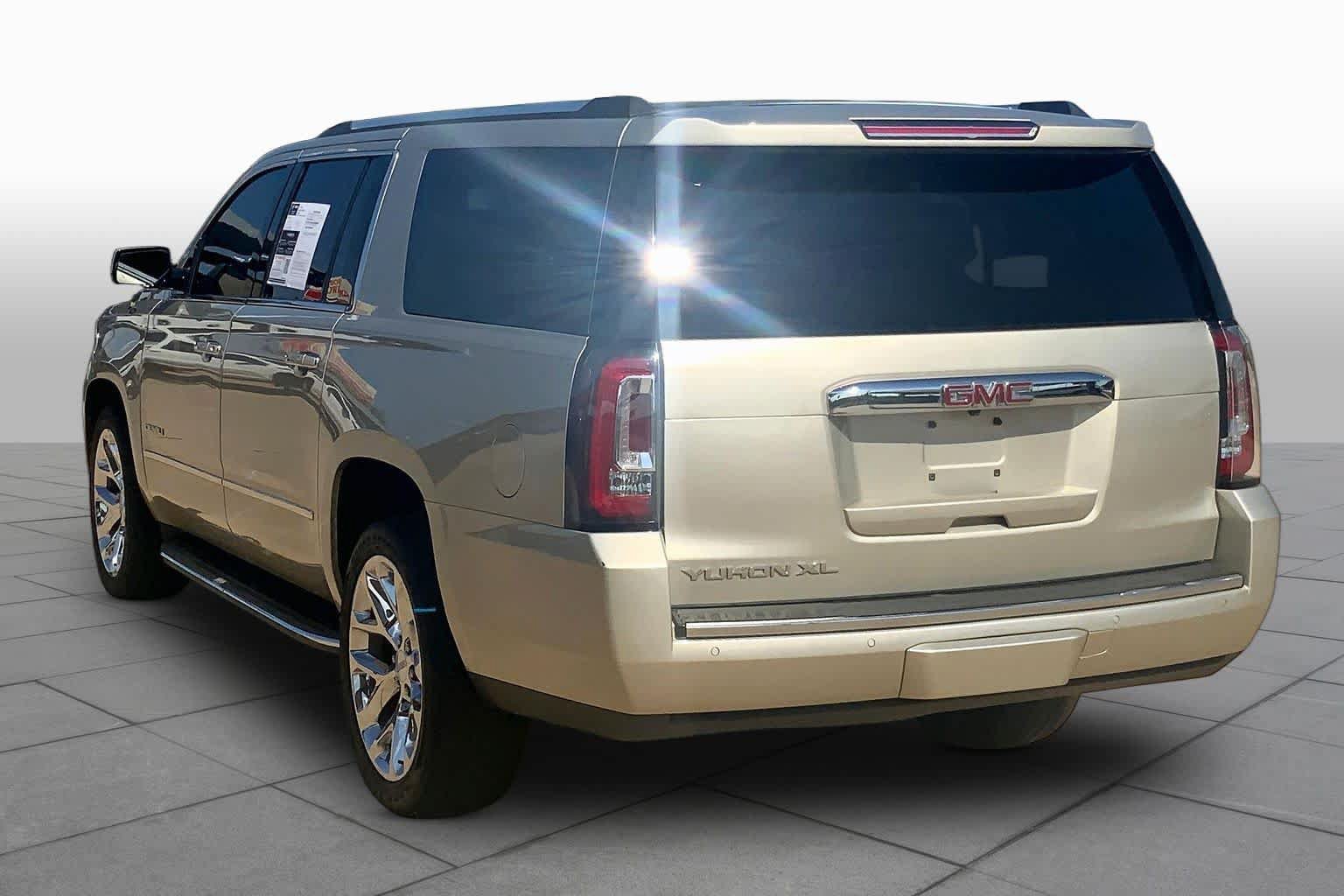 Used 2017 GMC Yukon XL Denali w/ Open Road Package AWD/4WD image 12