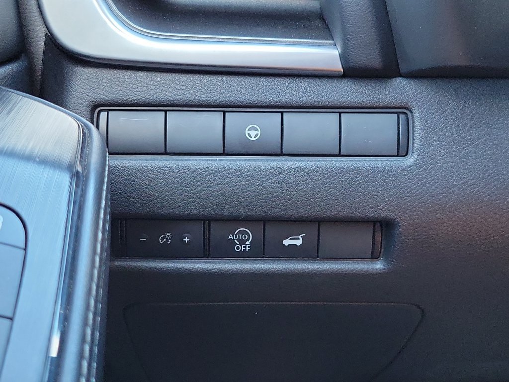 Used 2025 Nissan Rogue SV w/ SV Premium Package FWD image 28