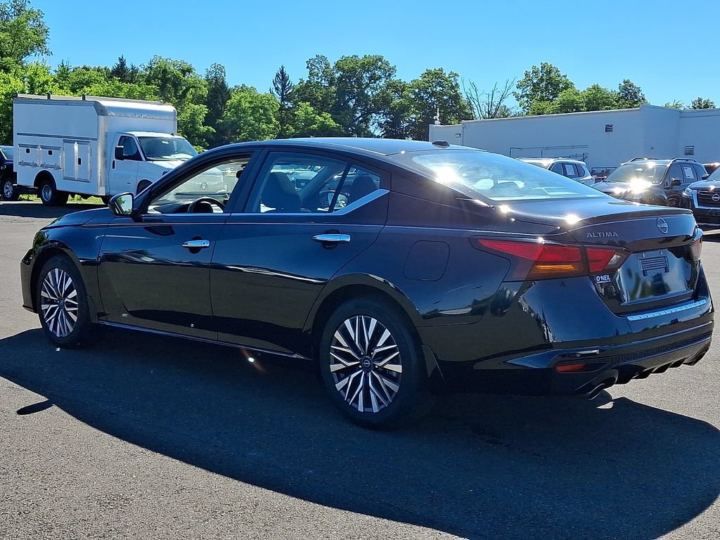 Certified 2023 Nissan Altima 2.5 SV w/ SV Premium Package FWD image 4