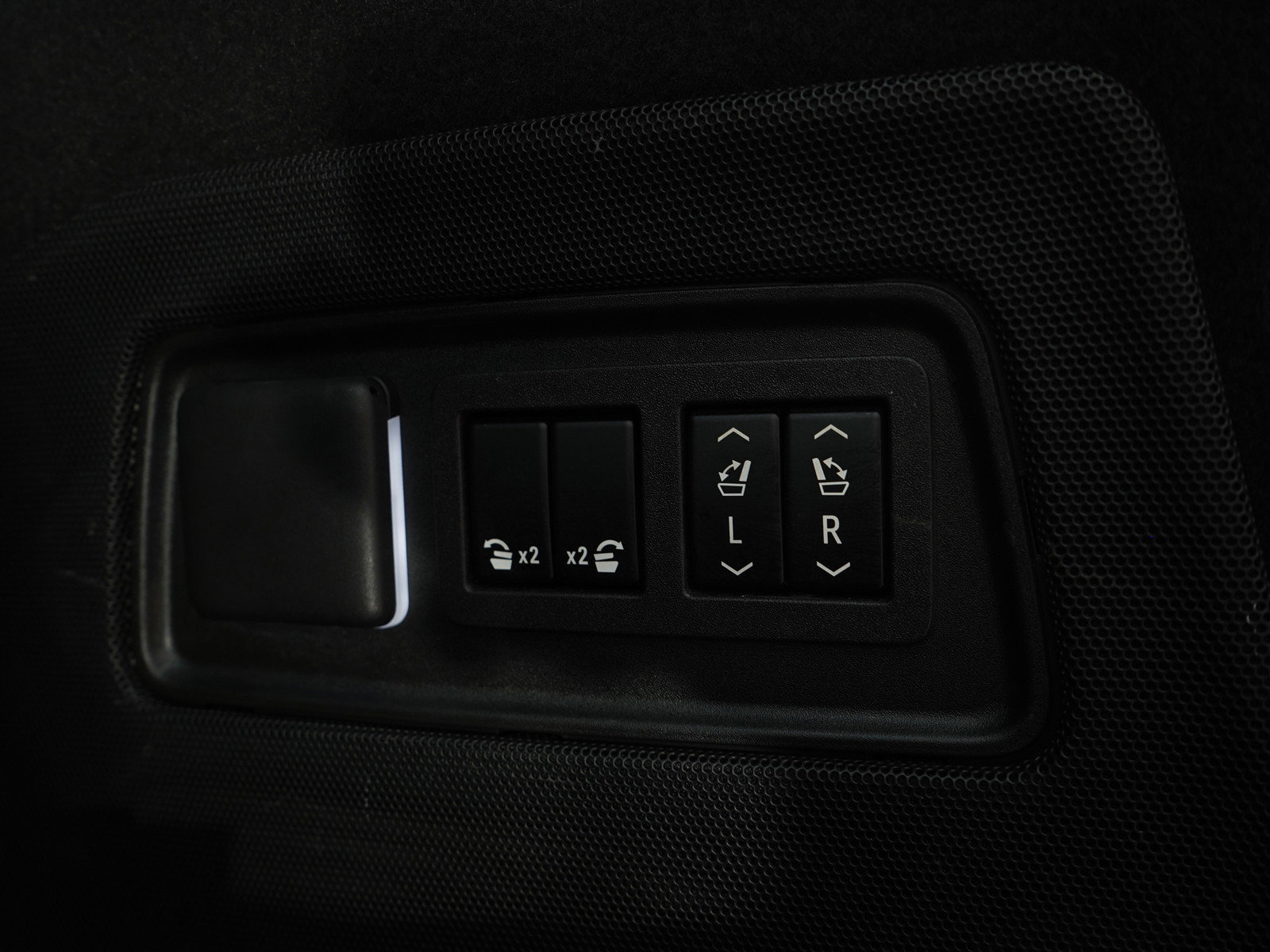 Used 2024 Cadillac Escalade ESV Premium Luxury image 11