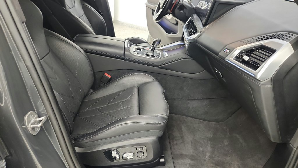 Used 2023 BMW XM AWD/4WD image 50