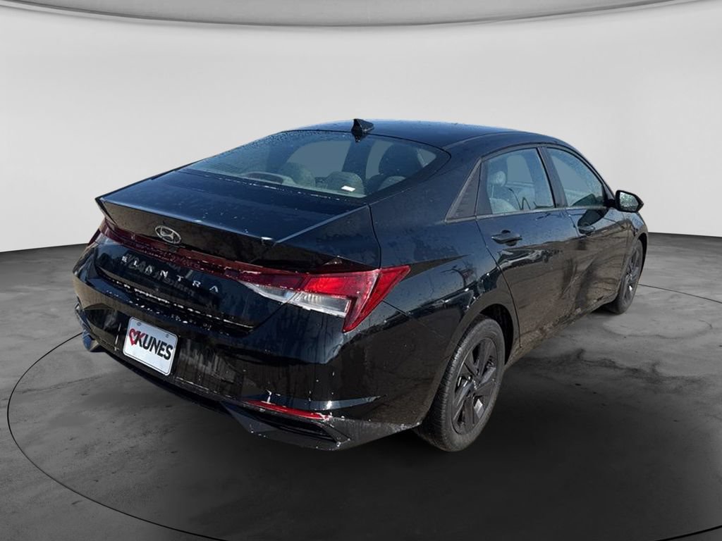 Used 2022 Hyundai Elantra SEL FWD image 10