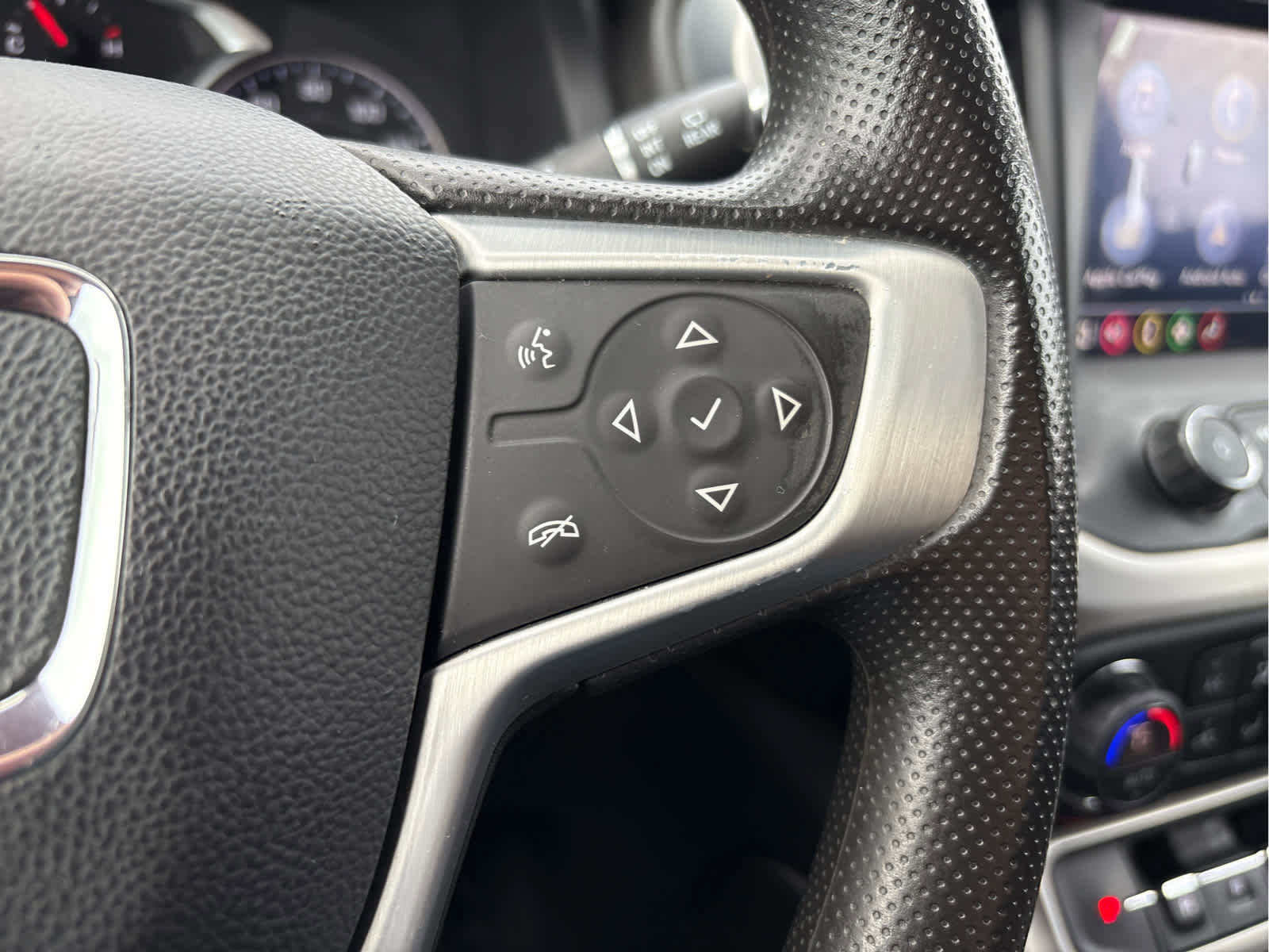 Used 2021 GMC Acadia SLE image 26