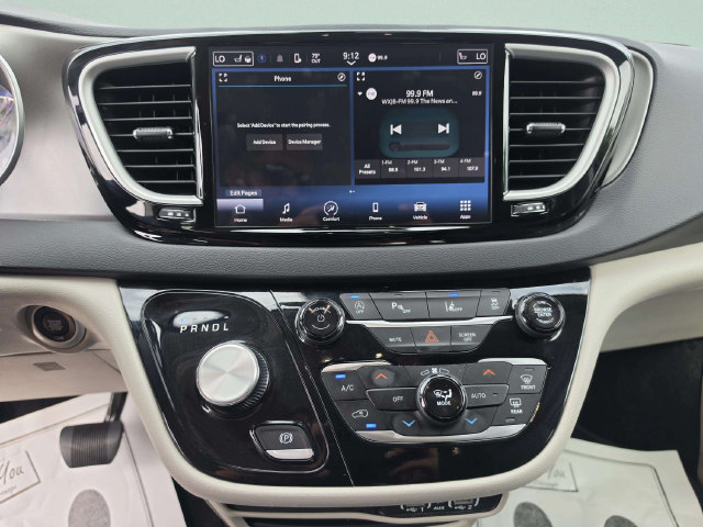 Used 2024 Chrysler Pacifica Touring-L FWD image 31
