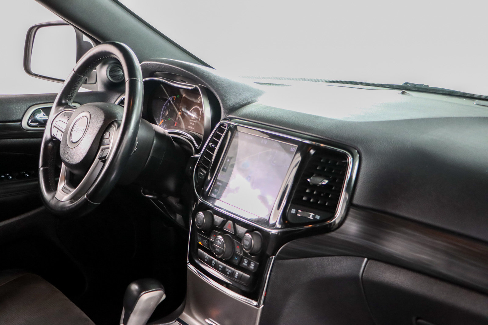 Used 2020 Jeep Grand Cherokee Altitude RWD image 25