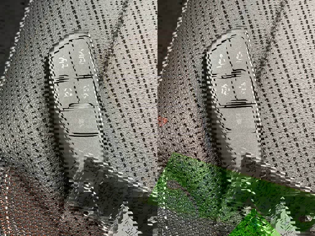 Used 2024 Chevrolet Equinox EV RS image 28