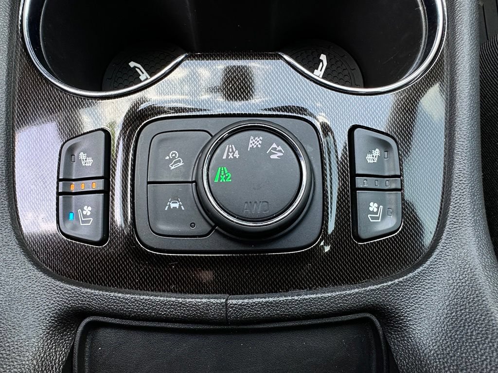 Used 2022 GMC Acadia AT4 w/ Technology Package AWD/4WD image 34