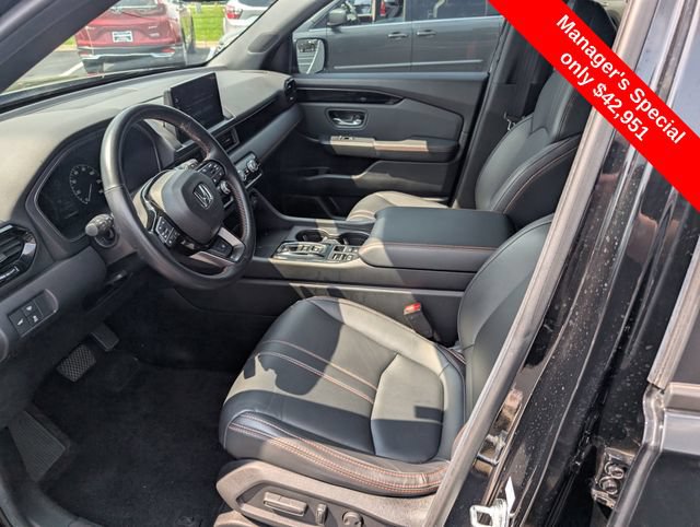 Used 2025 Honda Pilot TrailSport image 13