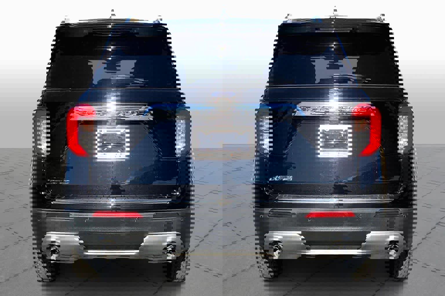 Used 2023 Ford Explorer Limited w/ Limited Technology Package image 4