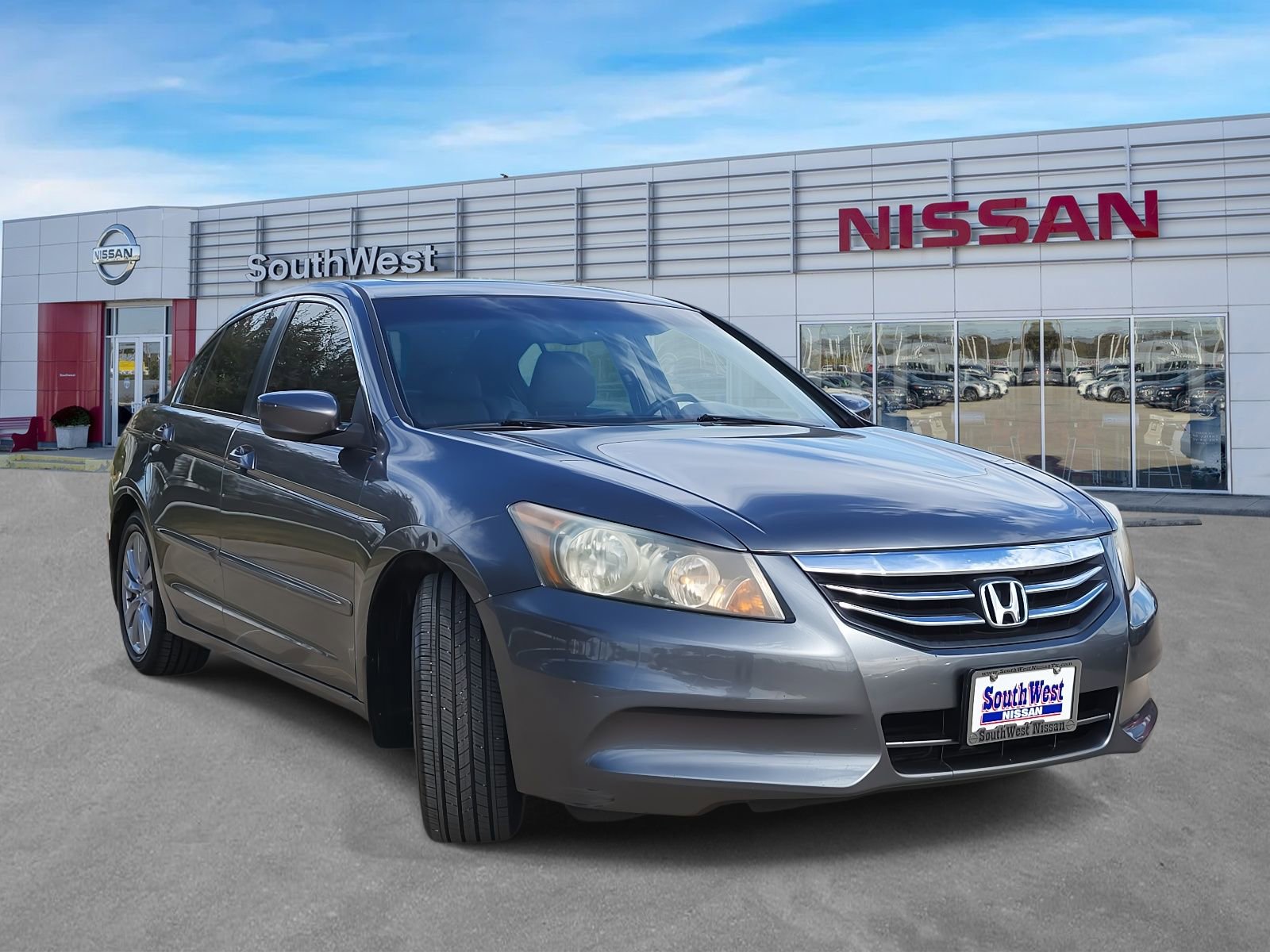 Used 2011 Honda Accord EX-L image 2