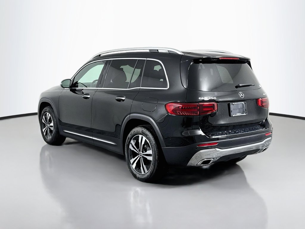 Used 2025 Mercedes-Benz GLB 250 4MATIC w/ Winter Package image 5