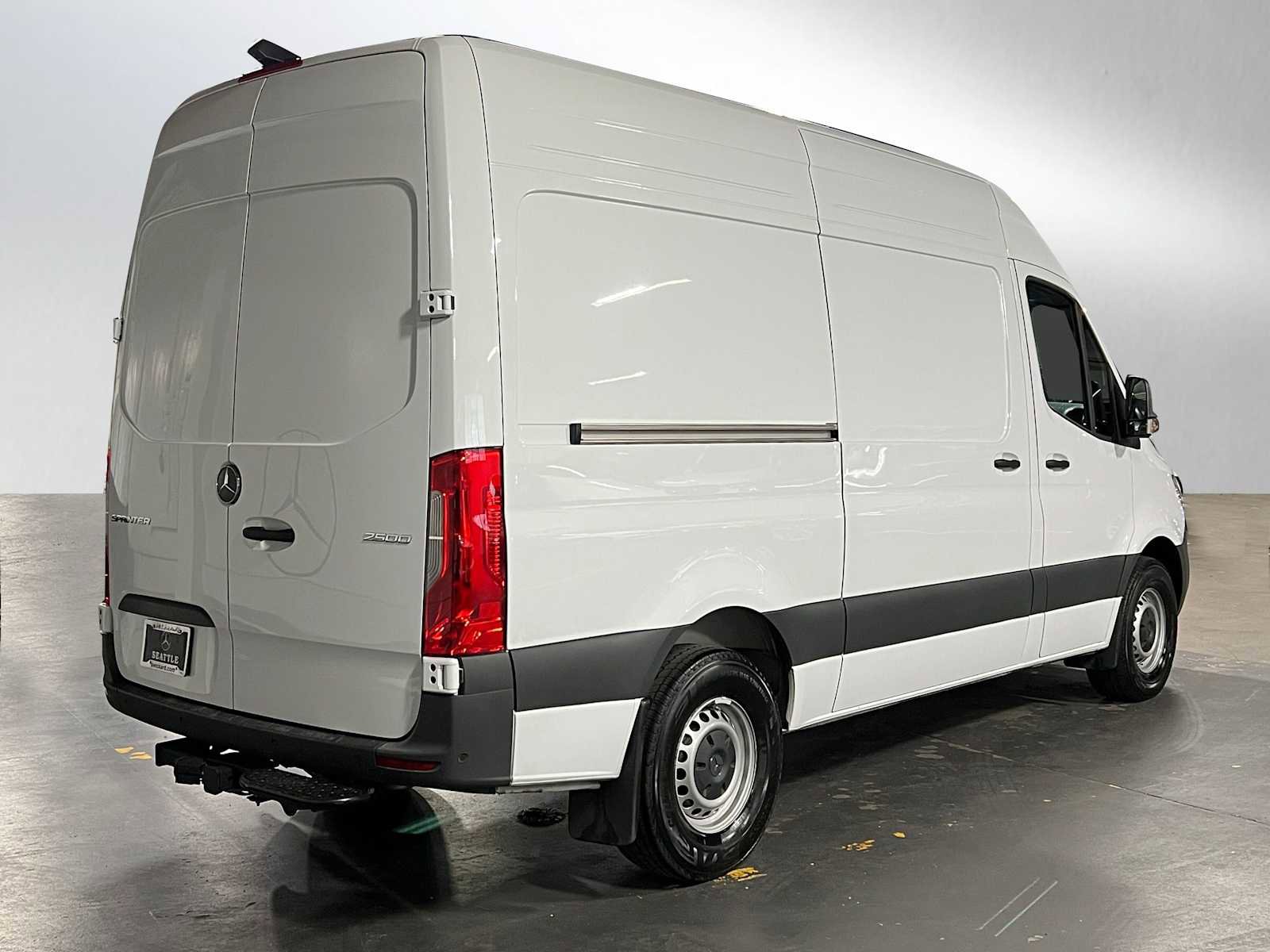 Used 2025 Mercedes-Benz Sprinter 2500 image 3