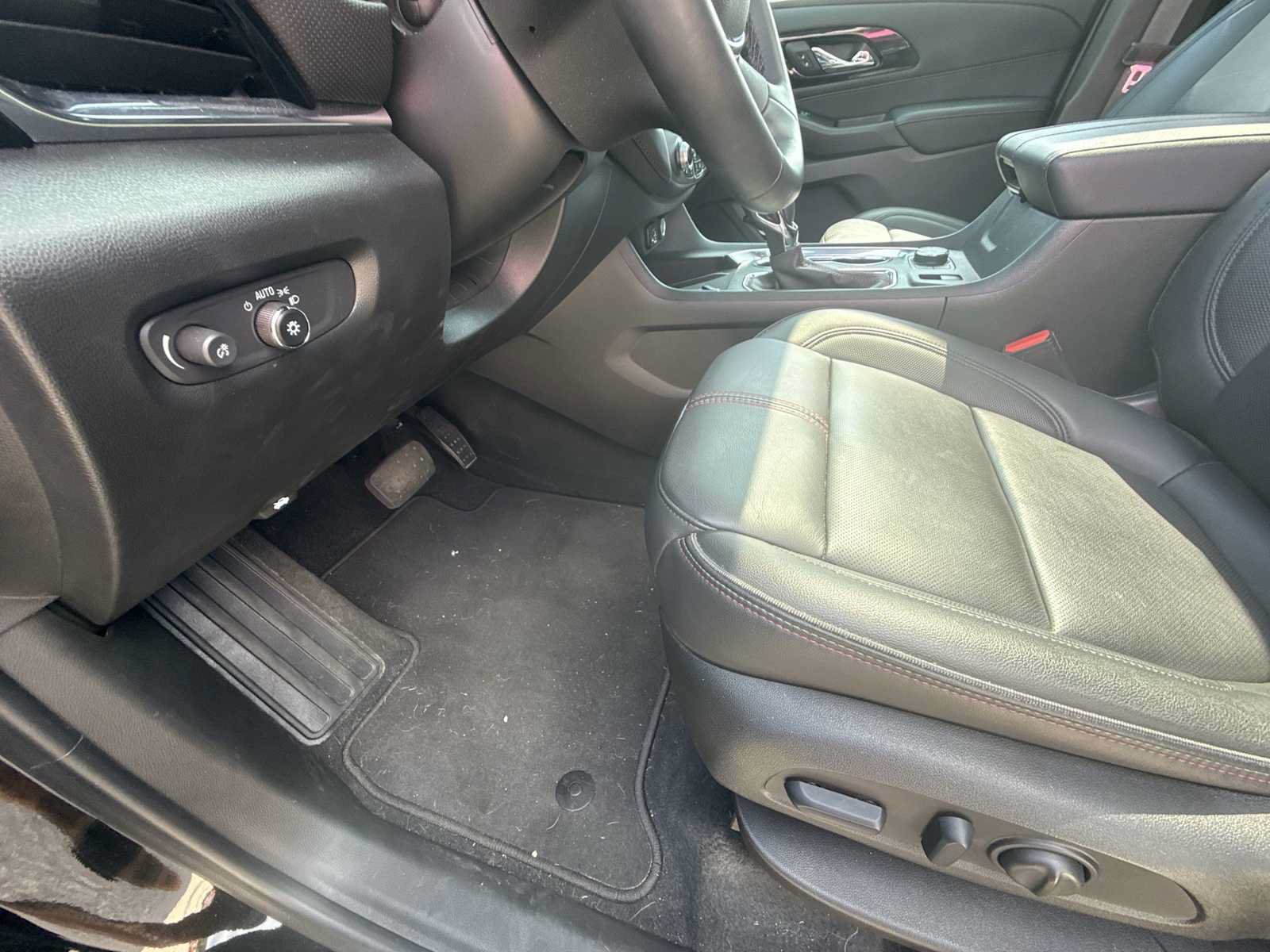 Used 2023 Chevrolet Traverse RS AWD/4WD image 36
