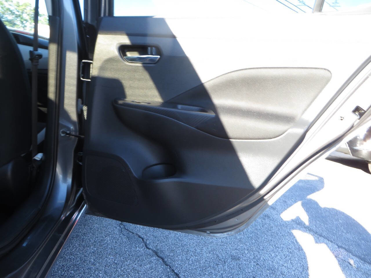 Used 2021 Nissan Versa SV image 37