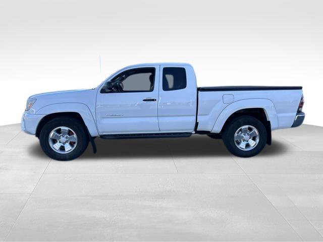 Used 2013 Toyota Tacoma 4x4 Access Cab V6 w/ SR5 Pkg image 2