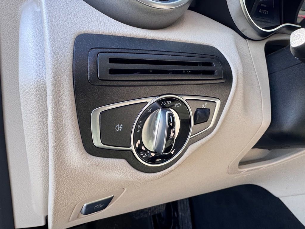 Used 2017 Mercedes-Benz GLC 300 4MATIC image 12