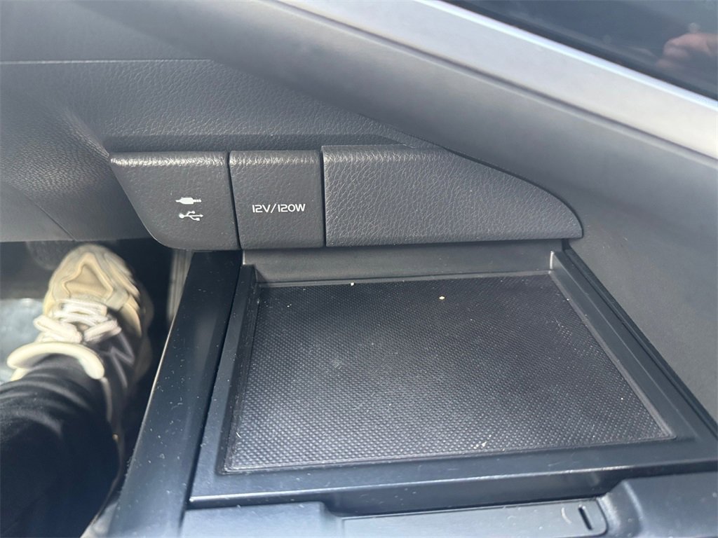 Used 2018 Toyota Camry LE image 22