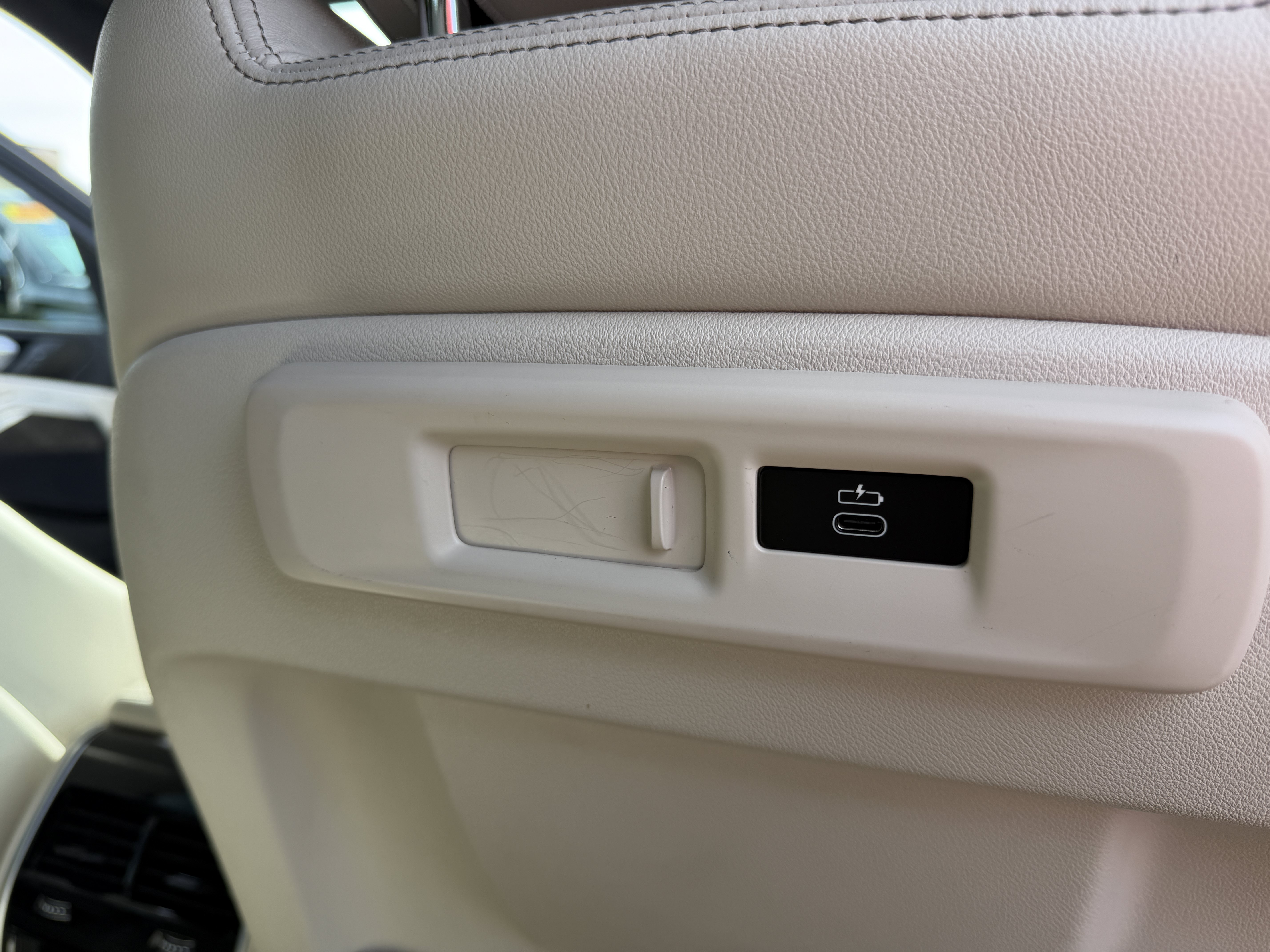 Used 2022 BMW X5 xDrive40i w/ Climate Comfort Package AWD/4WD image 13