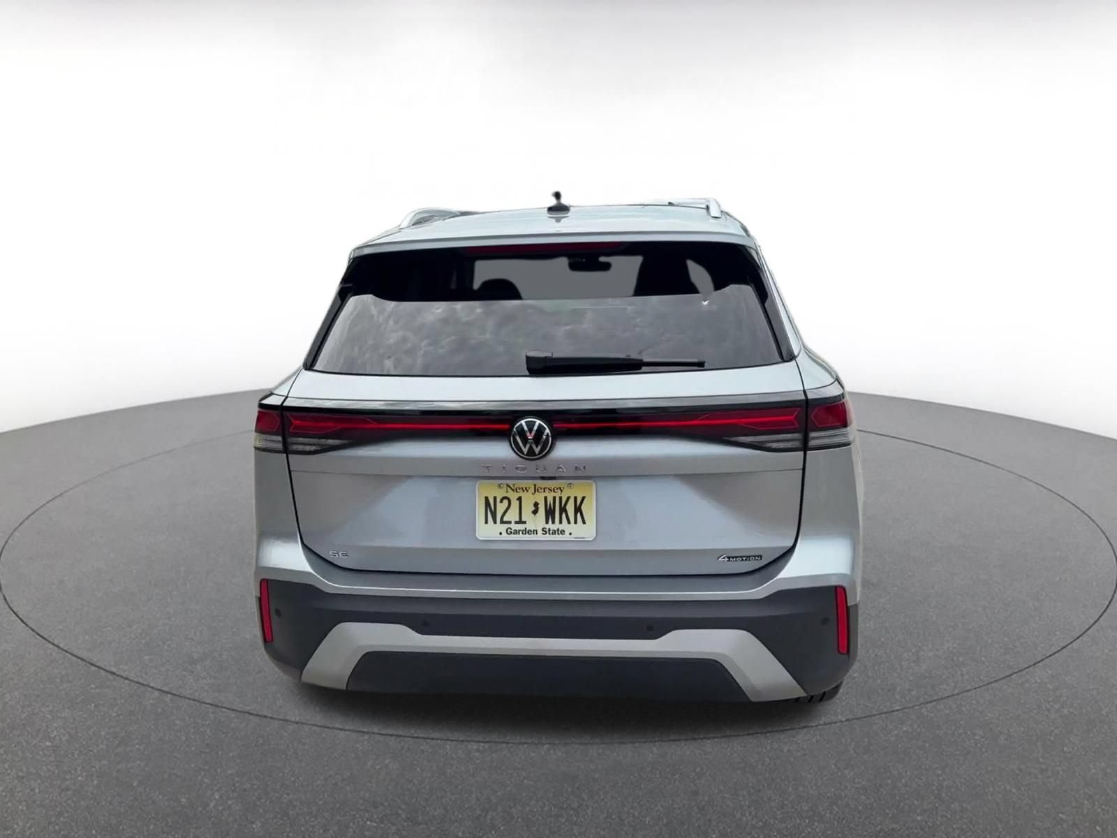 Used 2026 Volkswagen Tiguan SE AWD/4WD image 12