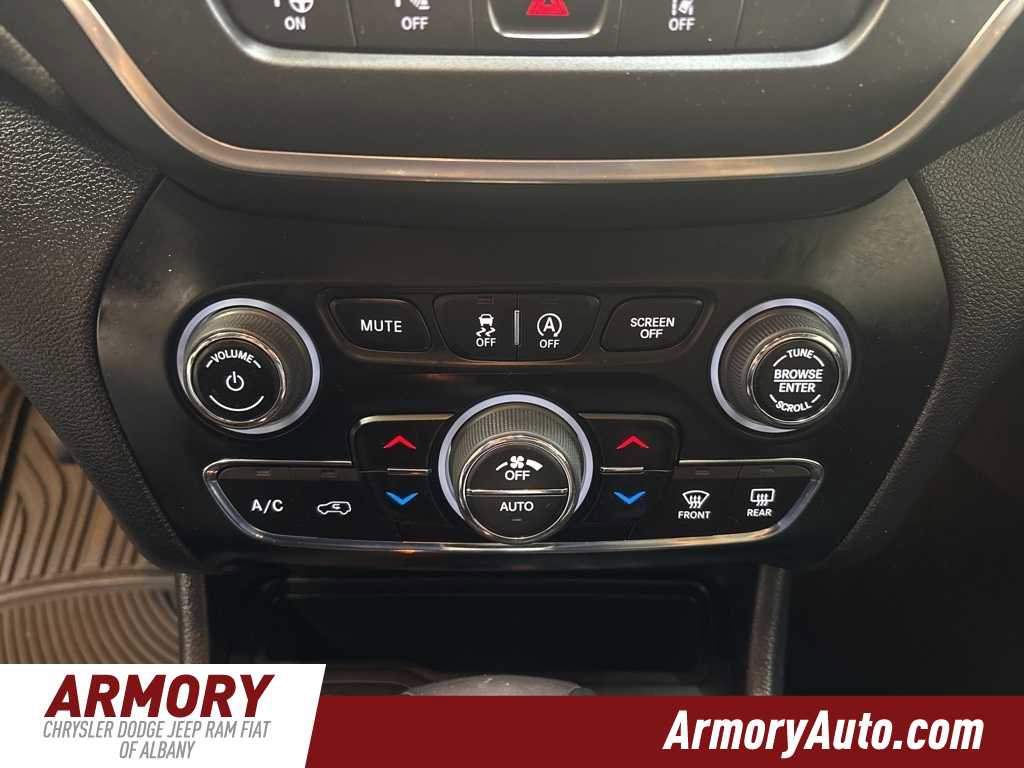 Used 2023 Jeep Cherokee Altitude Lux image 18