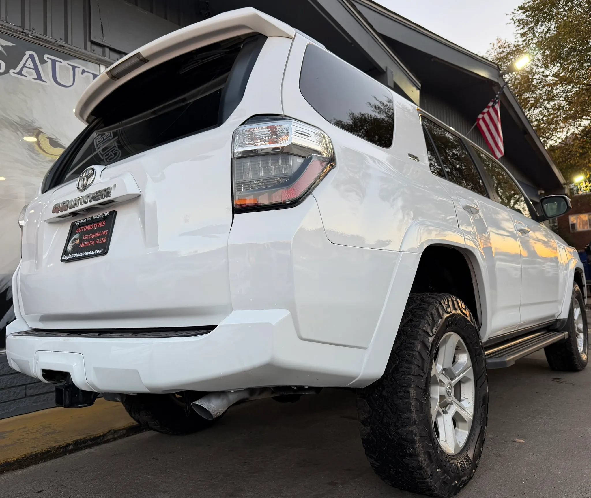 Used 2014 Toyota 4Runner SR5 AWD/4WD image 3