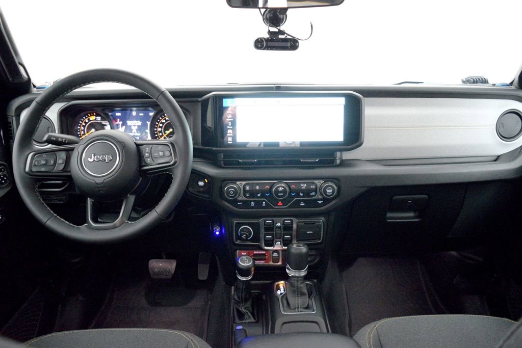 Used 2025 Jeep Wrangler Willys image 17