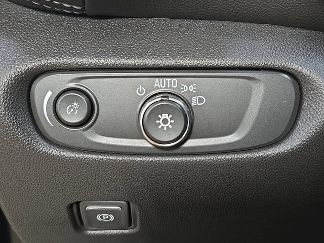 New 2025 Chevrolet Blazer LT w/ Convenience Package FWD image 28