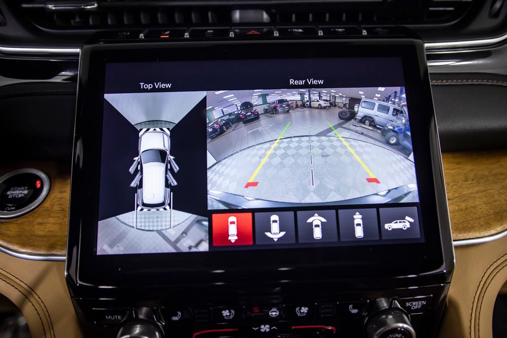 Used 2024 Jeep Grand Cherokee Summit AWD/4WD image 28
