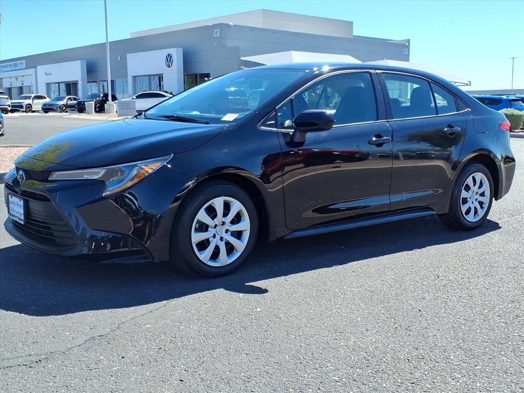 Used 2024 Toyota Corolla LE image 3