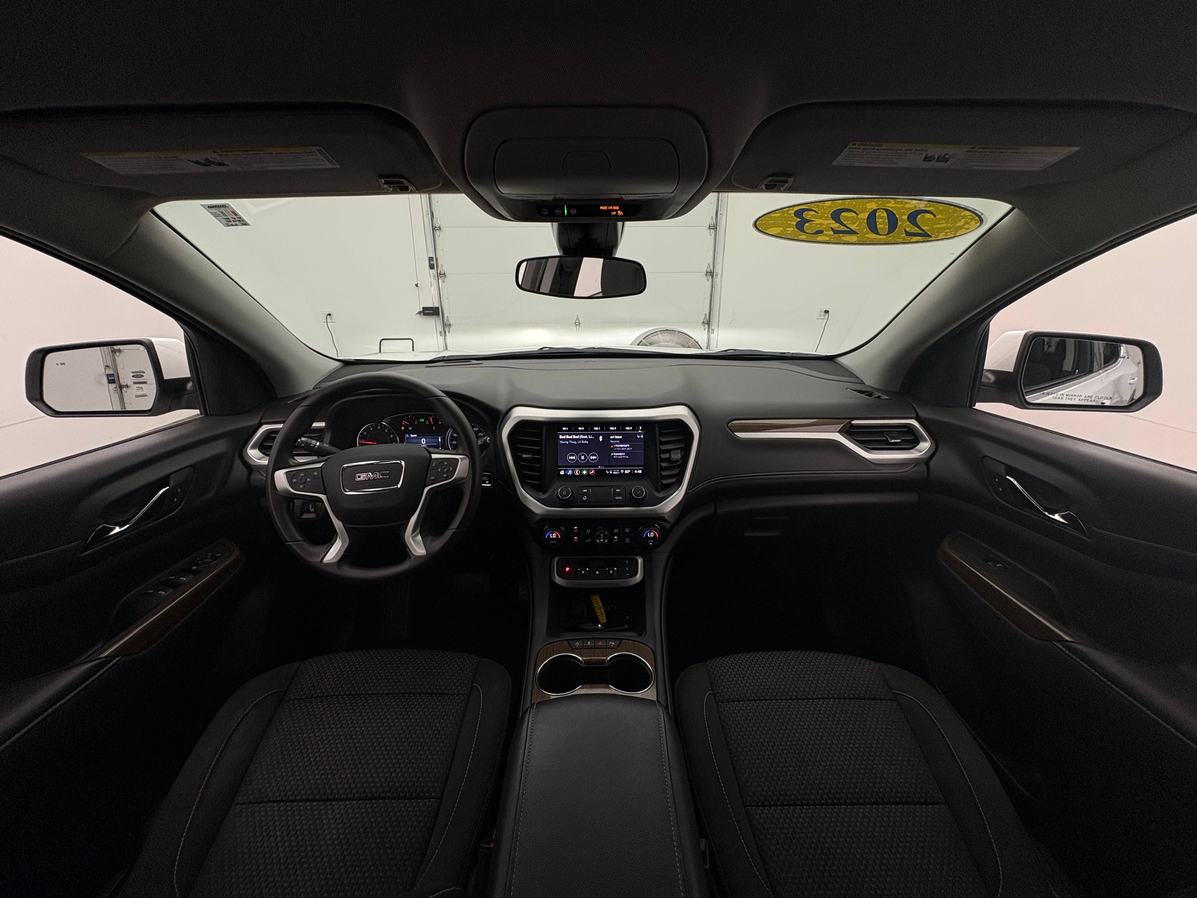 Used 2023 GMC Acadia SLE FWD image 3