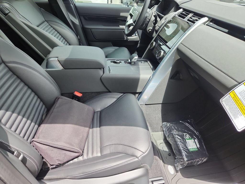 New 2026 Land Rover Discovery S AWD/4WD image 3