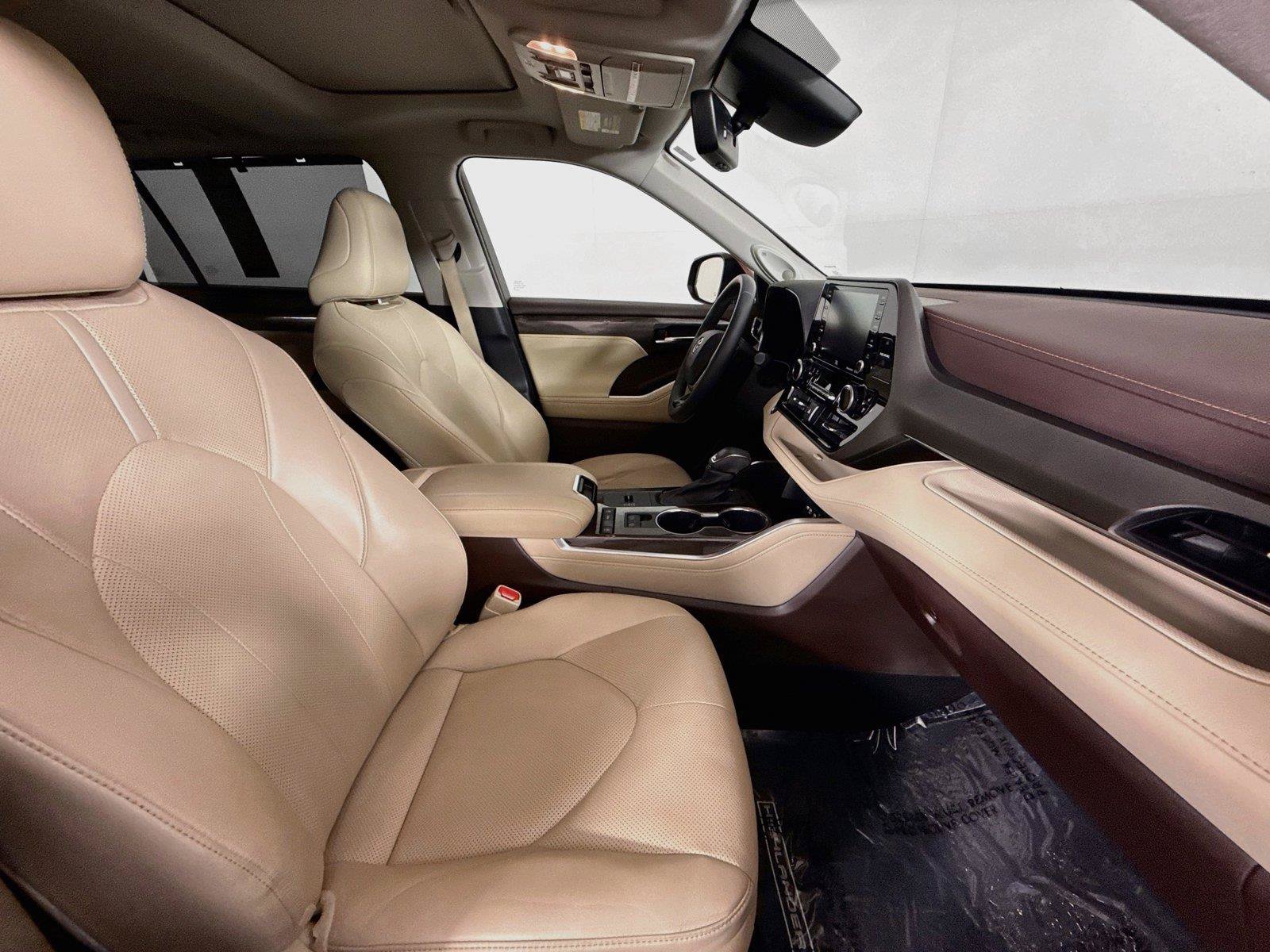 Certified 2021 Toyota Highlander Limited FWD image 46