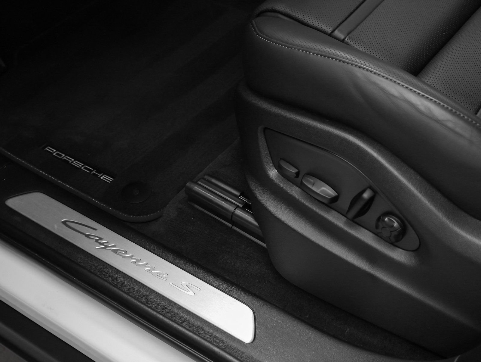 Certified 2026 Porsche Cayenne S image 29