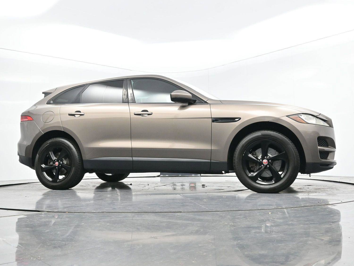 Used 2017 Jaguar F-PACE Premium image 46