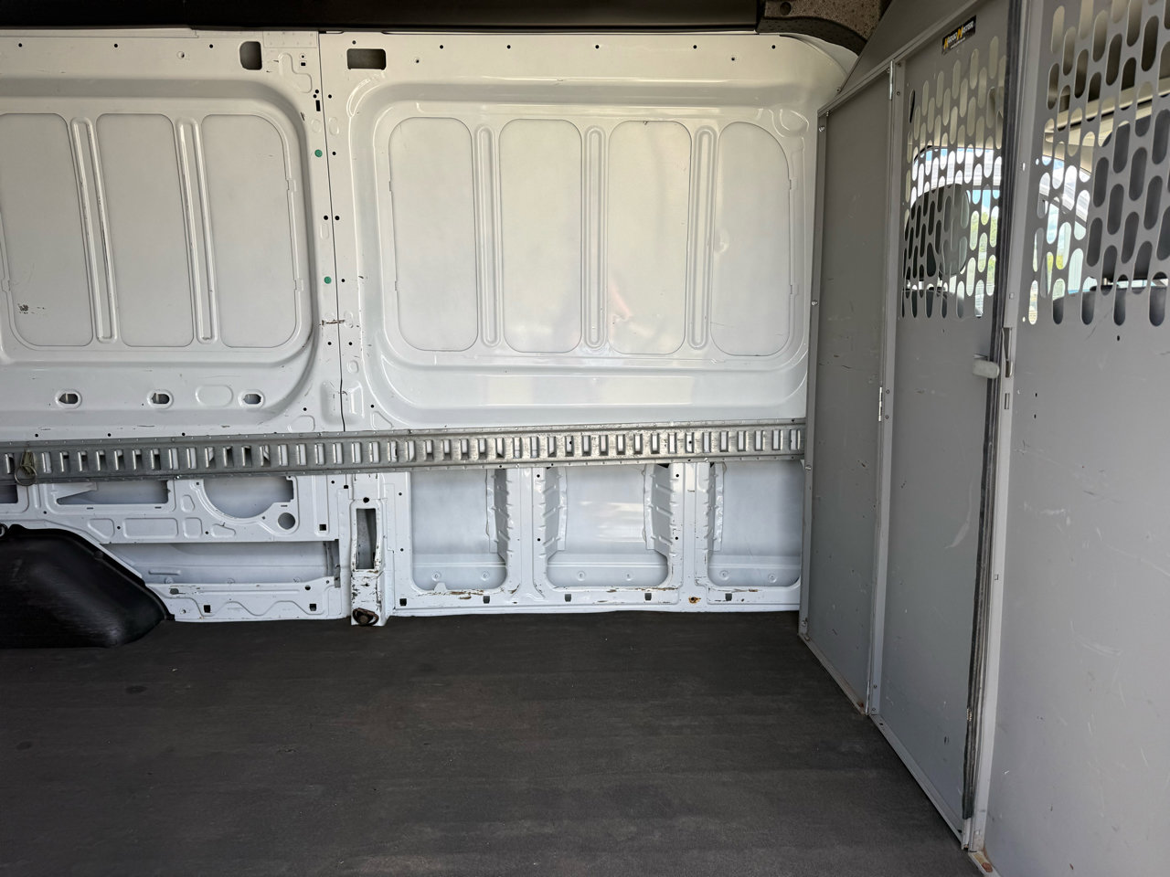 Used 2019 Ford Transit 250 148 Medium Roof image 23