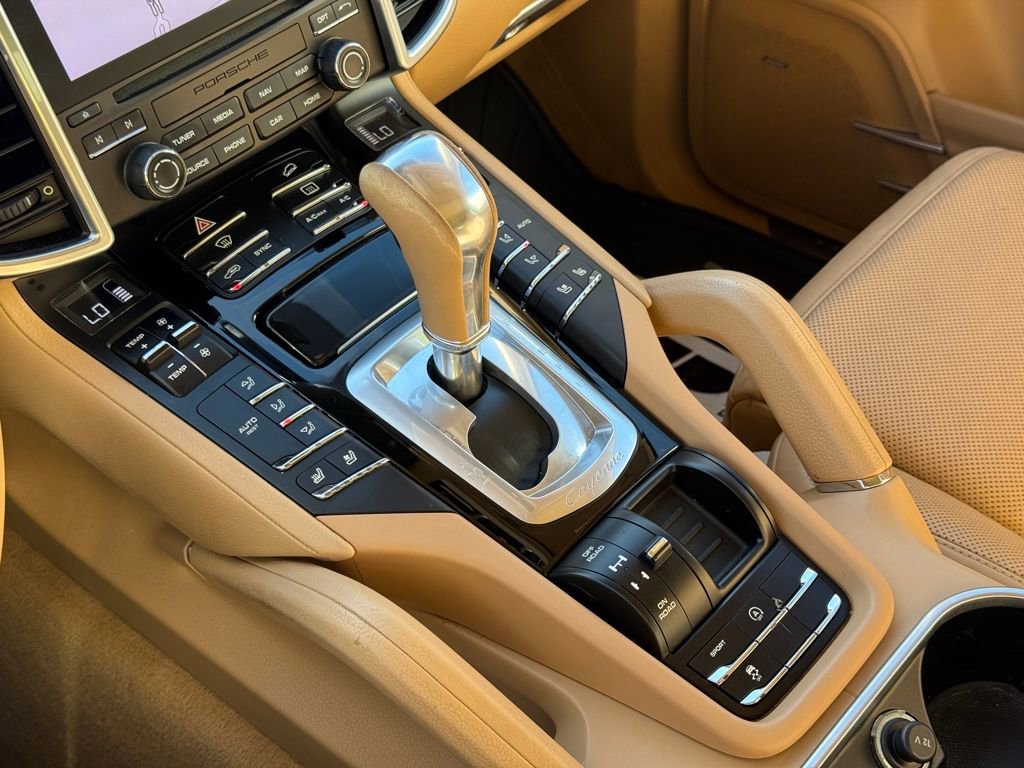 Used 2017 Porsche Cayenne Platinum Edition image 27