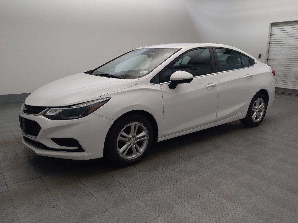 Used 2017 Chevrolet Cruze LT FWD image 2