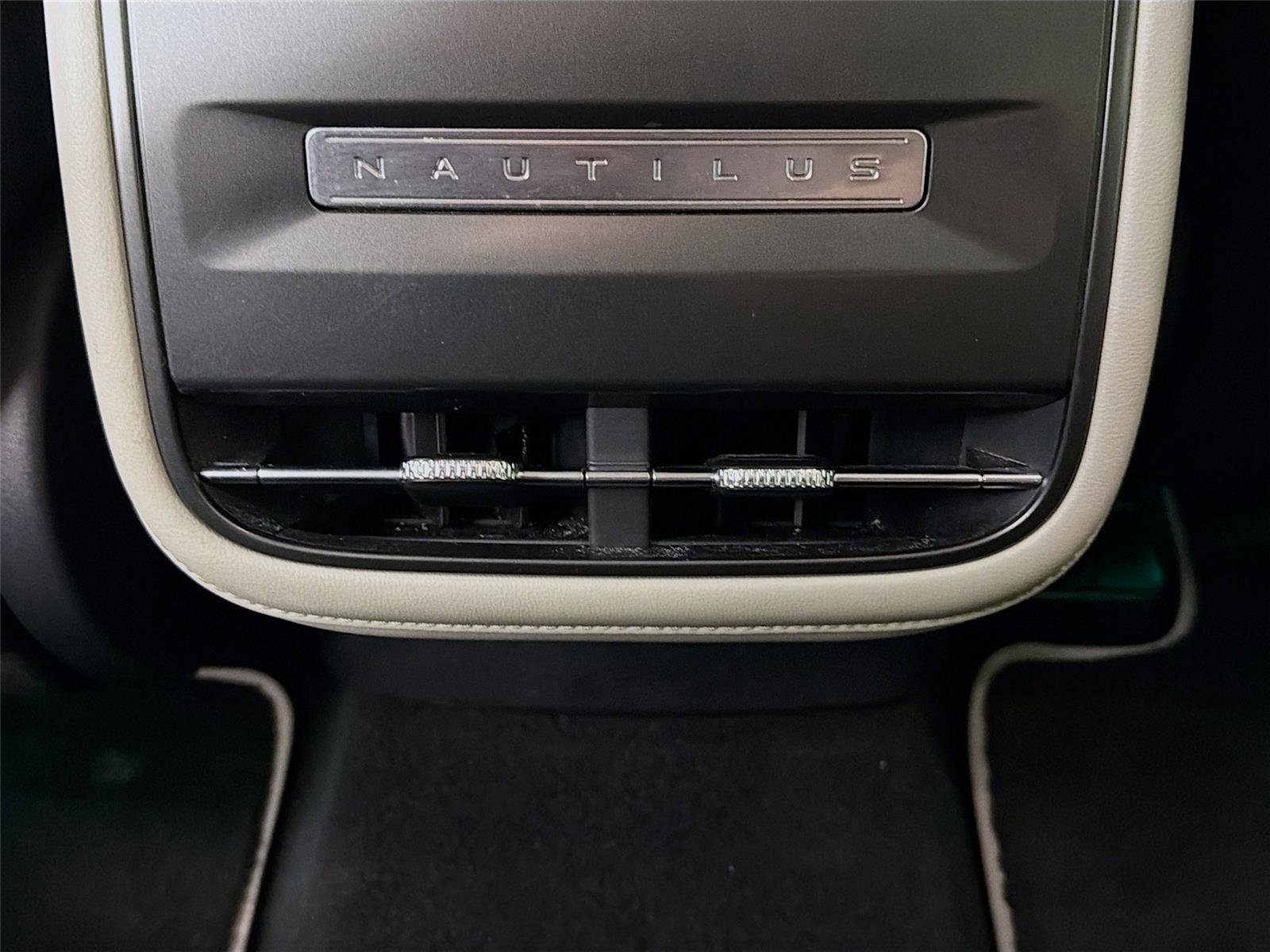 Used 2024 Lincoln Nautilus Reserve image 24