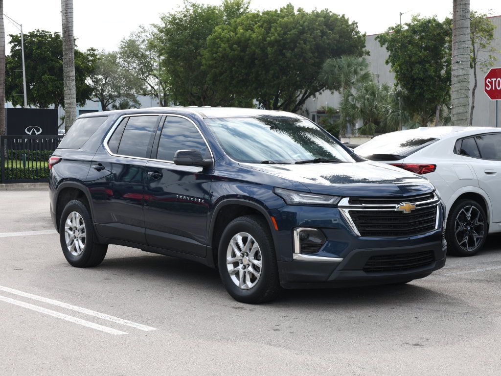 Used 2023 Chevrolet Traverse LS FWD image 2