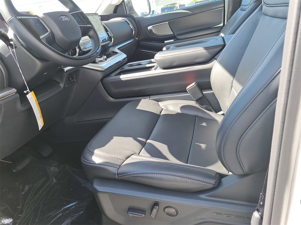 New 2025 Ford Expedition Platinum w/ Driver's Package image 12