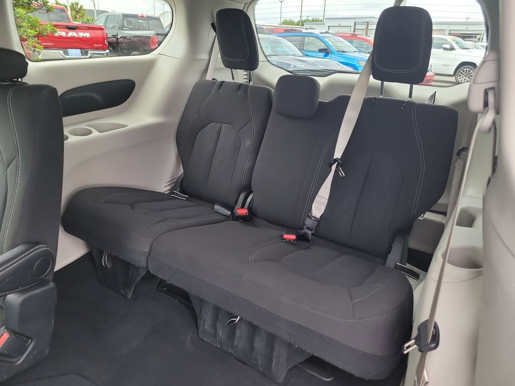 Used 2024 Chrysler Voyager LX image 12