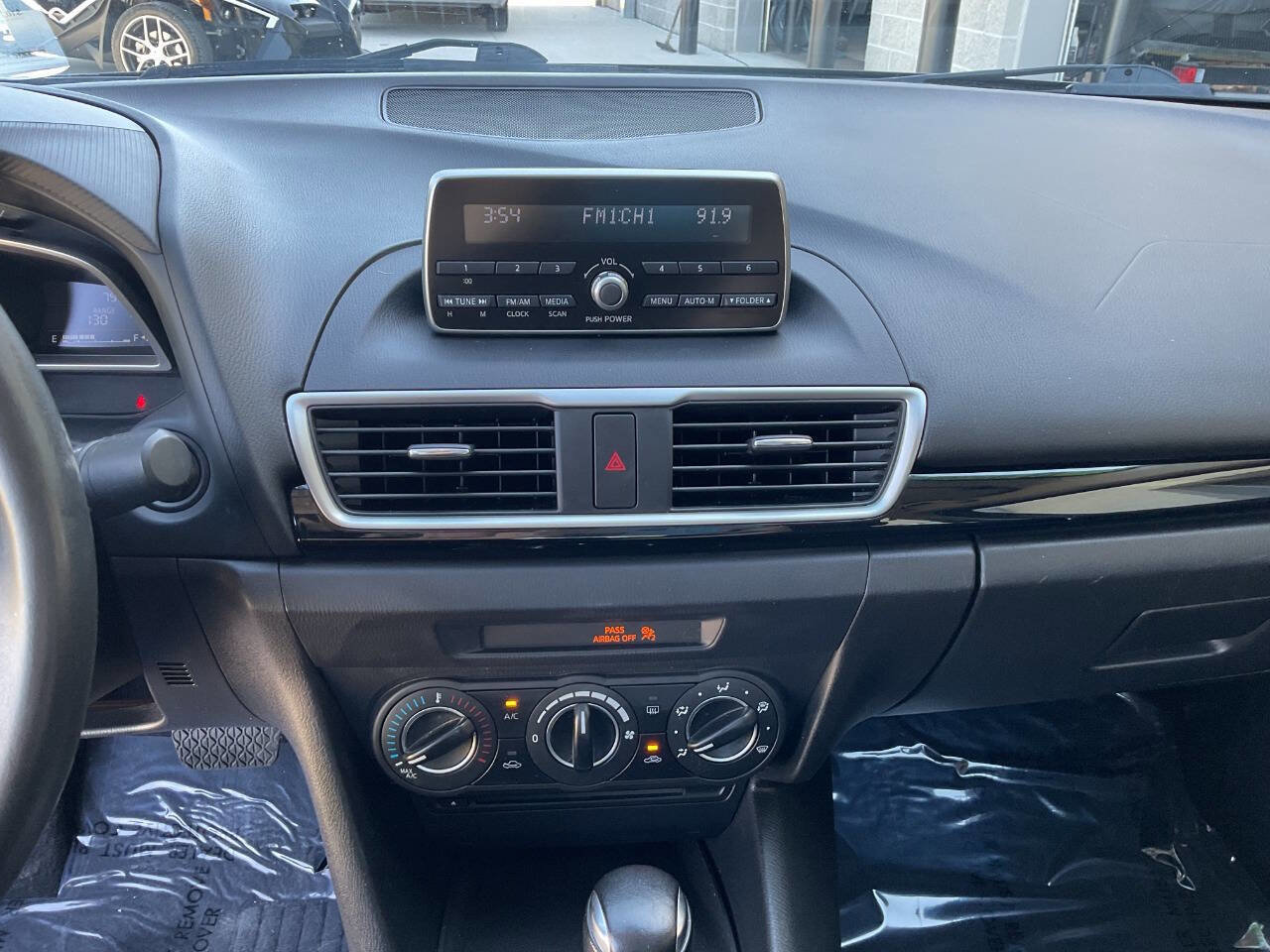 Used 2014 MAZDA MAZDA3 i Touring w/ Moonroof Package 1 FWD image 19