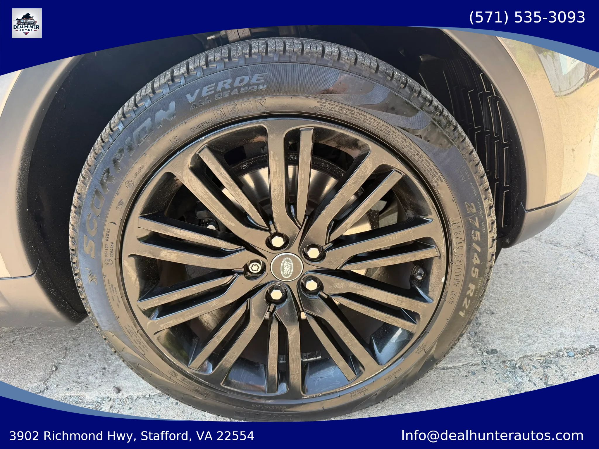 Used 2017 Land Rover Discovery HSE AWD/4WD image 4