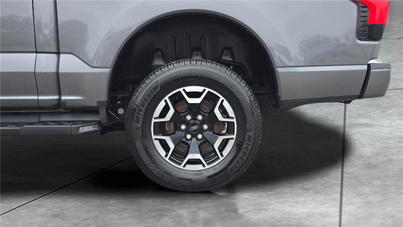 Used 2023 Ford F150 Lightning XLT image 13