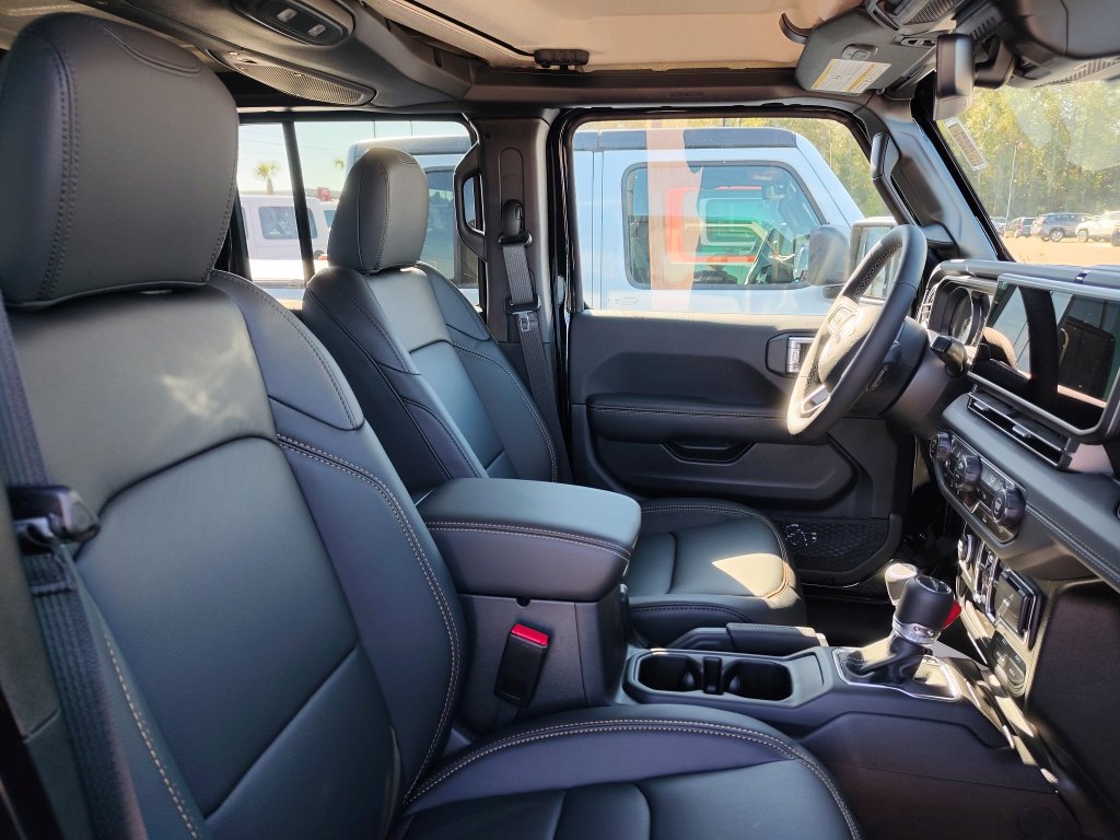 New 2025 Jeep Gladiator Sport w/ Premium Package AWD/4WD image 25