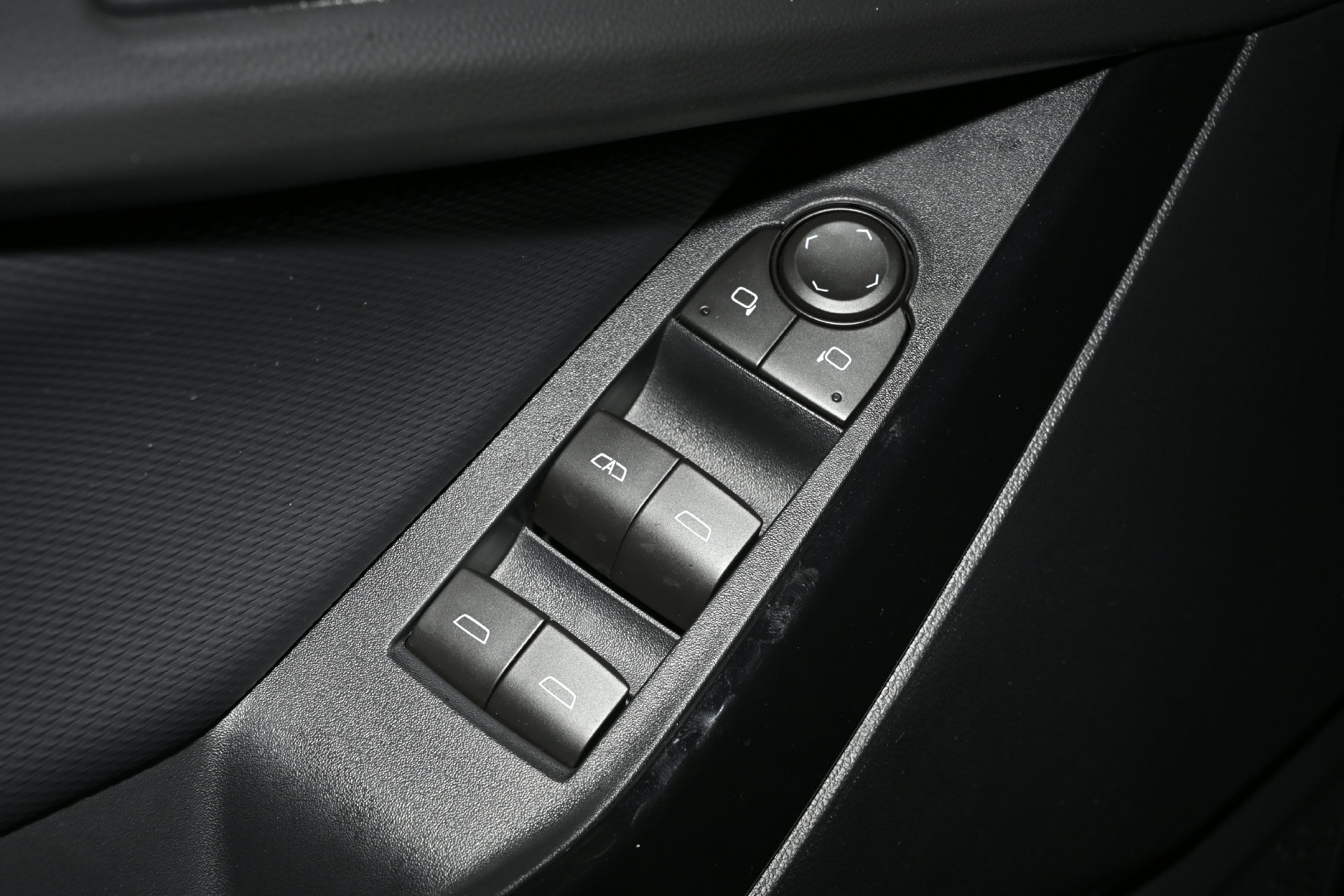 Used 2026 Chevrolet Equinox LT w/ Safety and Technology Package FWD image 23