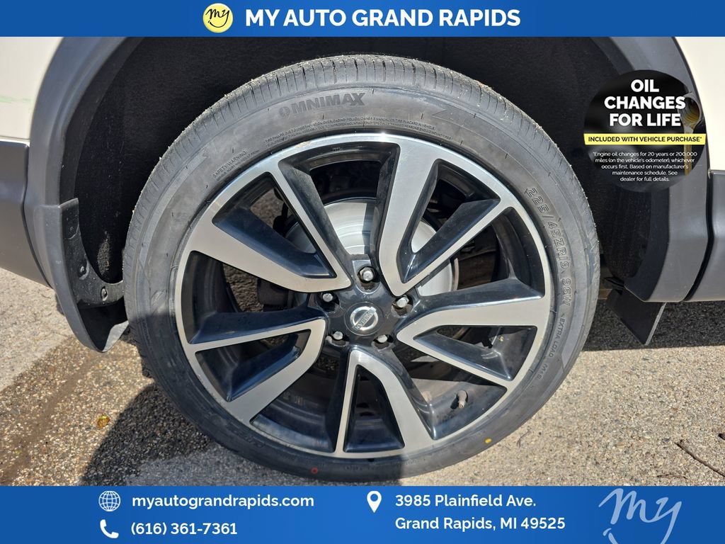 Used 2017 Nissan Rogue Sport SL w/ SL Premium Package AWD/4WD image 32