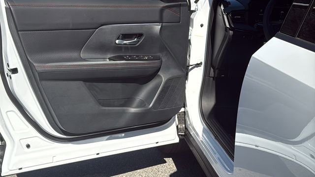 New 2025 Nissan Kicks SR image 23