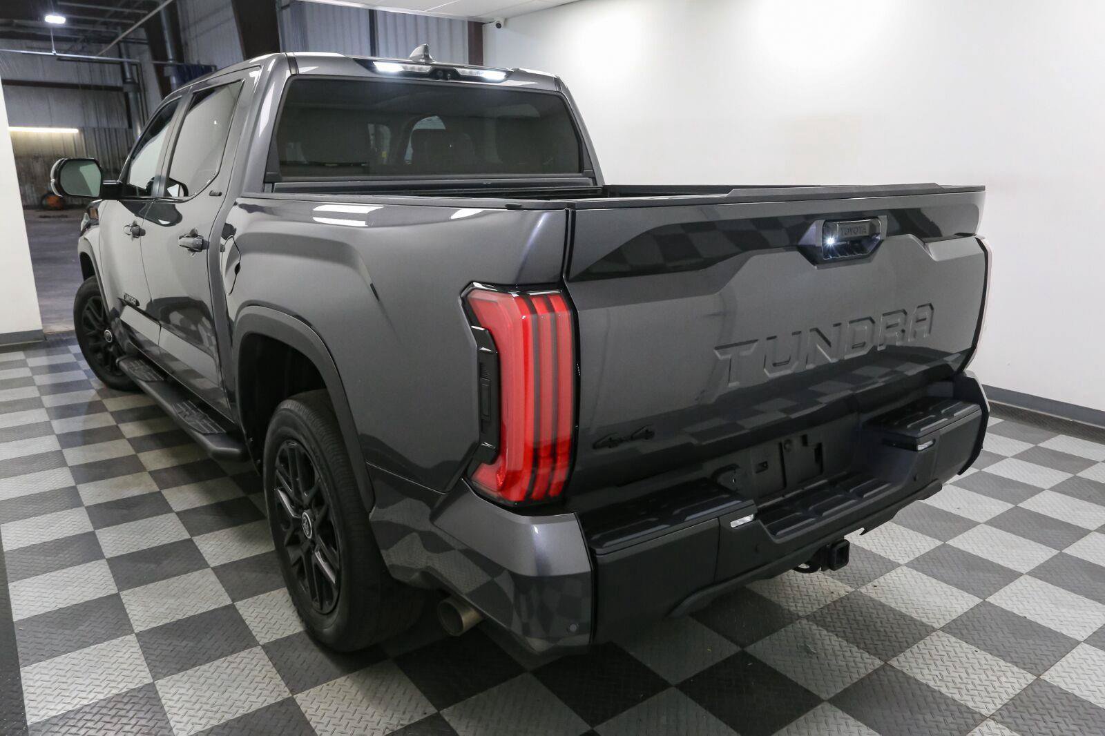 Used 2024 Toyota Tundra Limited AWD/4WD image 10