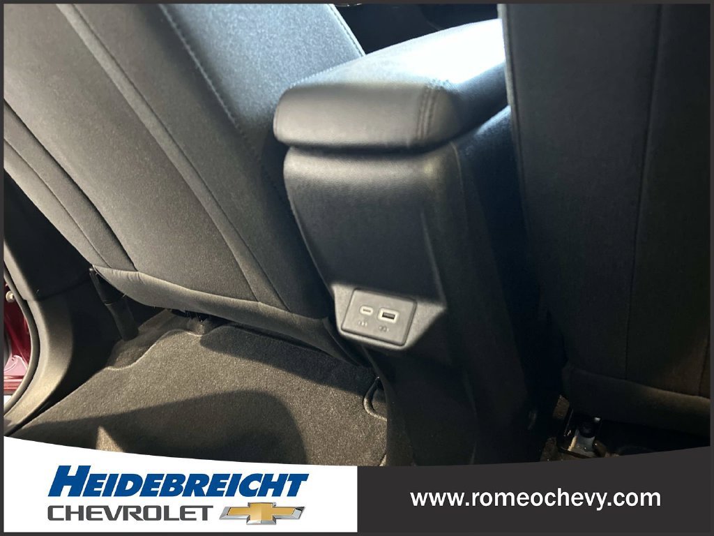Used 2023 Chevrolet Bolt EUV LT w/ Comfort Package FWD image 17